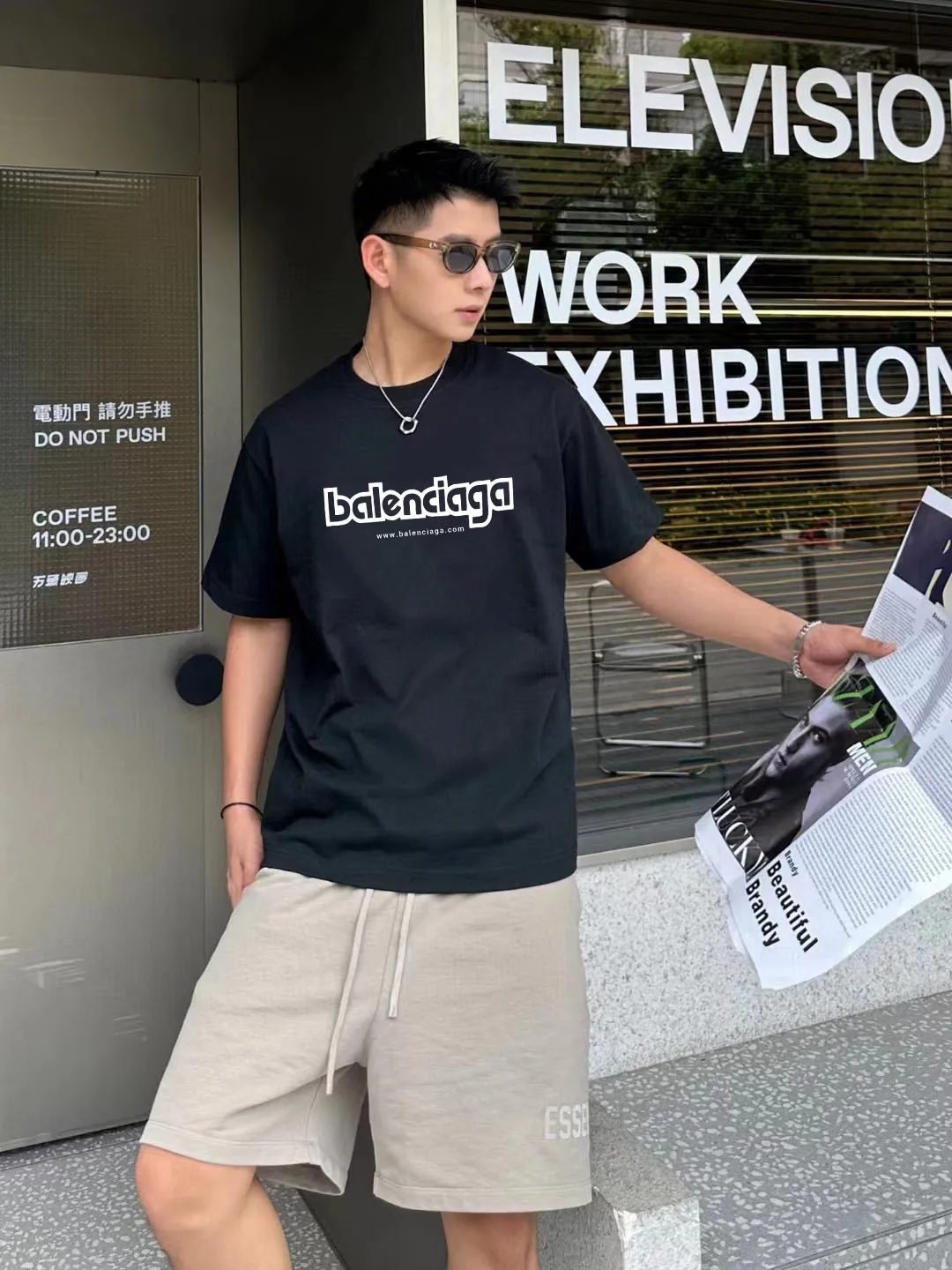 P80✨🔥 BALENCIAGA Paris lettering printed short-sleeved T-shirt, custom-woven and dyed 280g combed cotton heavyweight fabric, zero color difference in thread, perfect details, different from the current version on the market, welcome to compare, Same Style for men and women, must-sell in the picture above Color: White Black Size: 1 2 3 4
